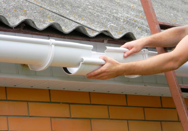 Gutter Hanging in Thomasville